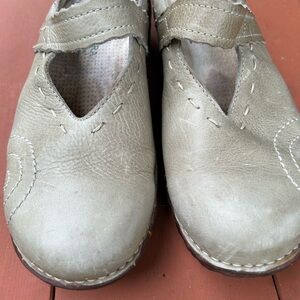 El Naturlista clogs. Slip on light green tone Sz 11. (42)
